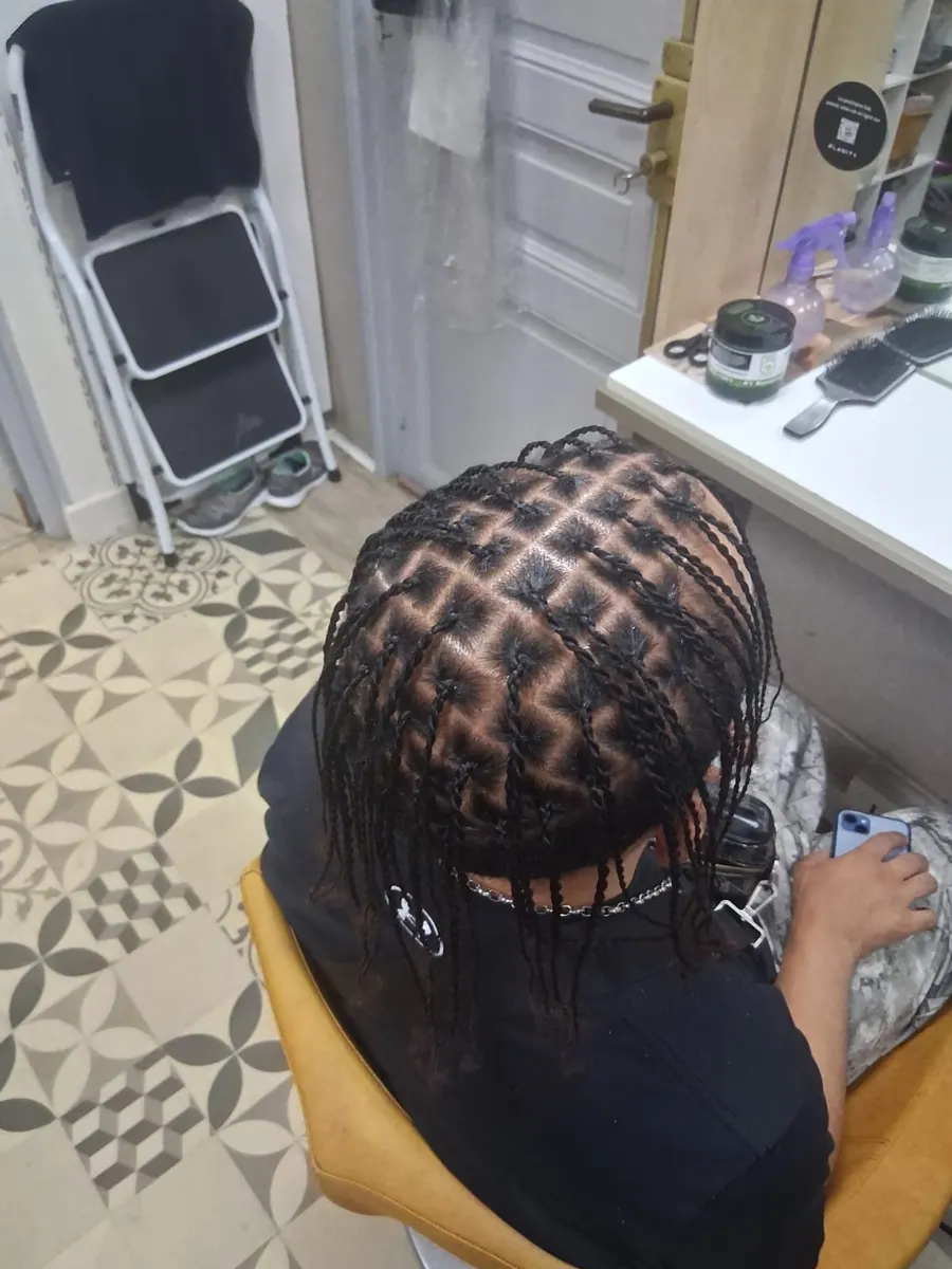 Box braids, raies dessinées