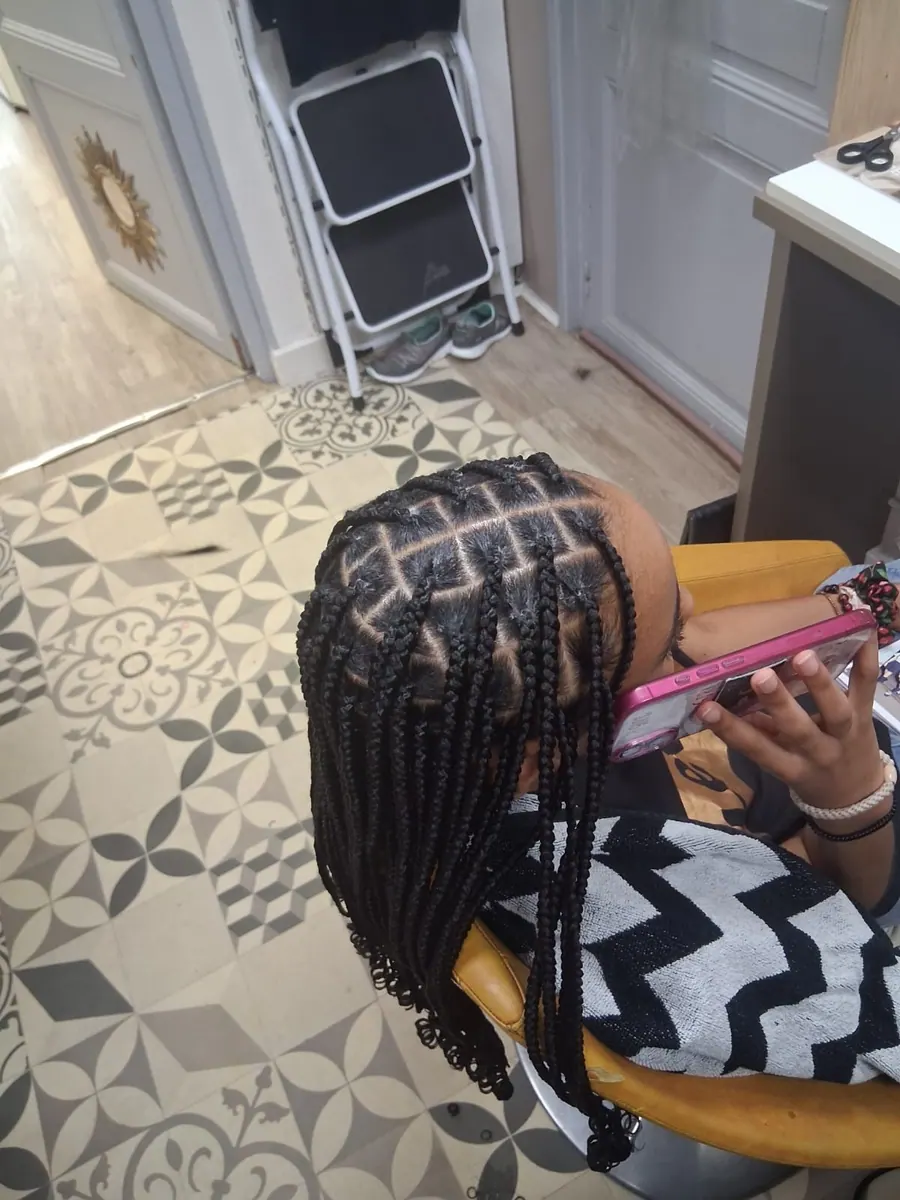 Box braids, raies carrées