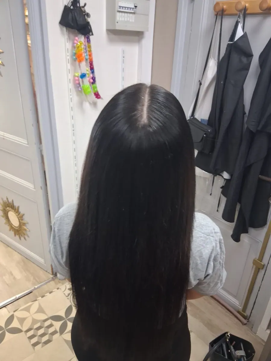 Cheveux longs lisses, vue de dos