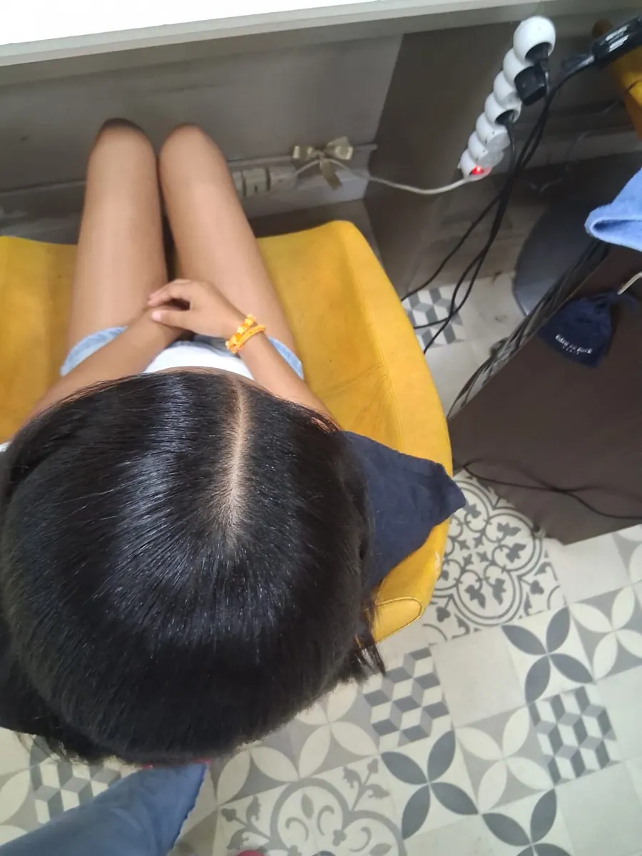 Cheveux lissés, vue de dessus