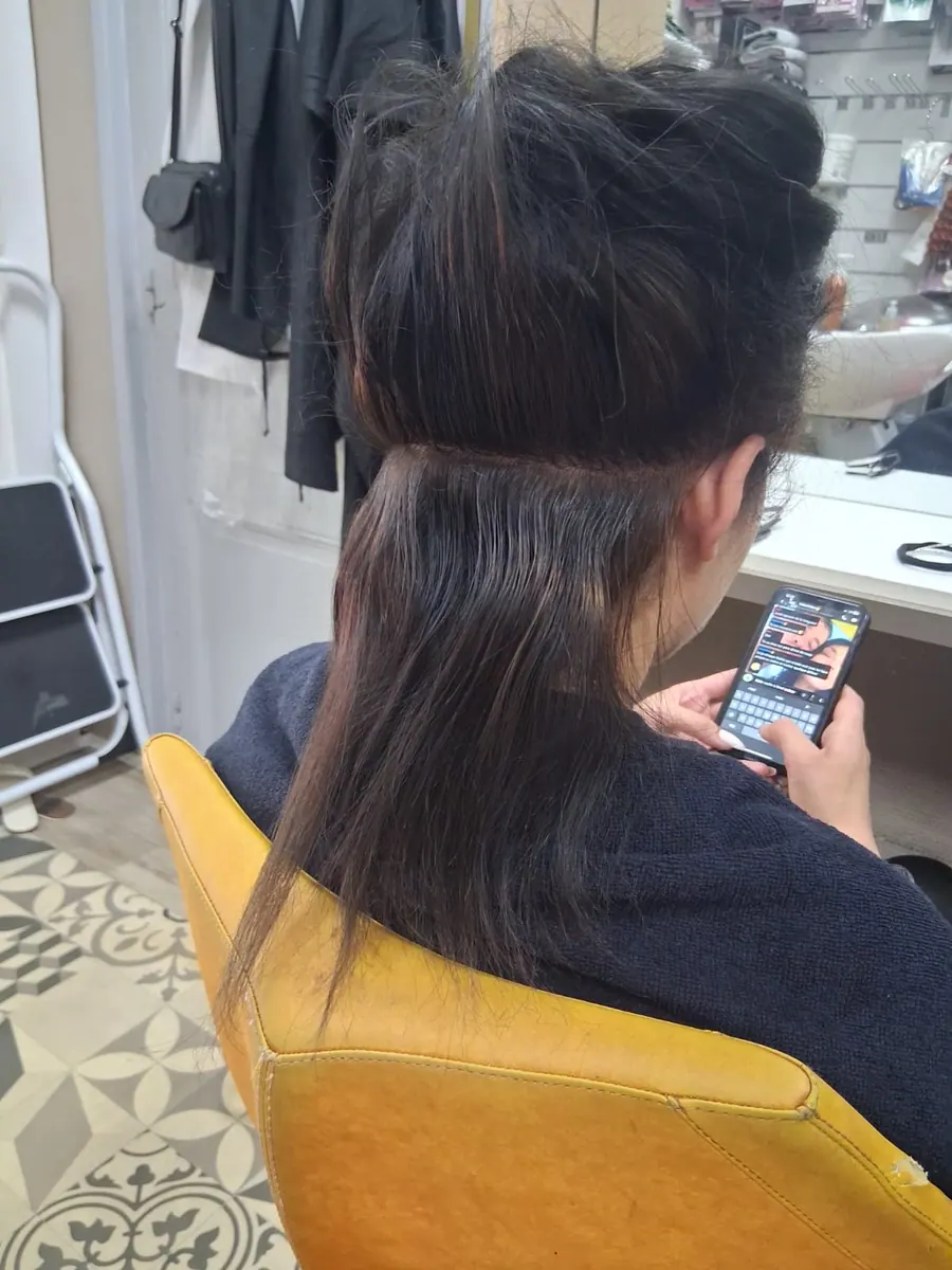 Pose d'extensions, en cours de pose